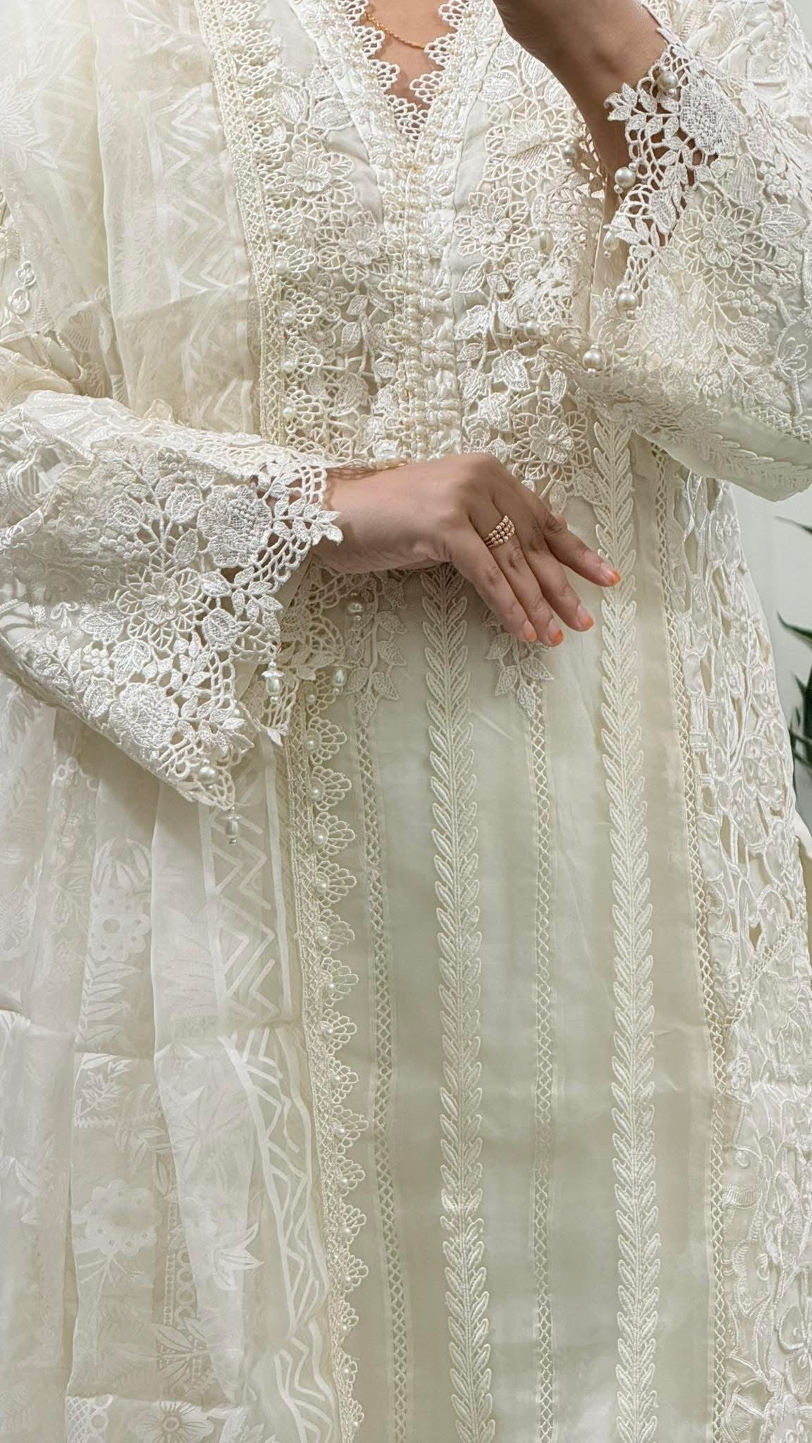 AL-3999- Off White