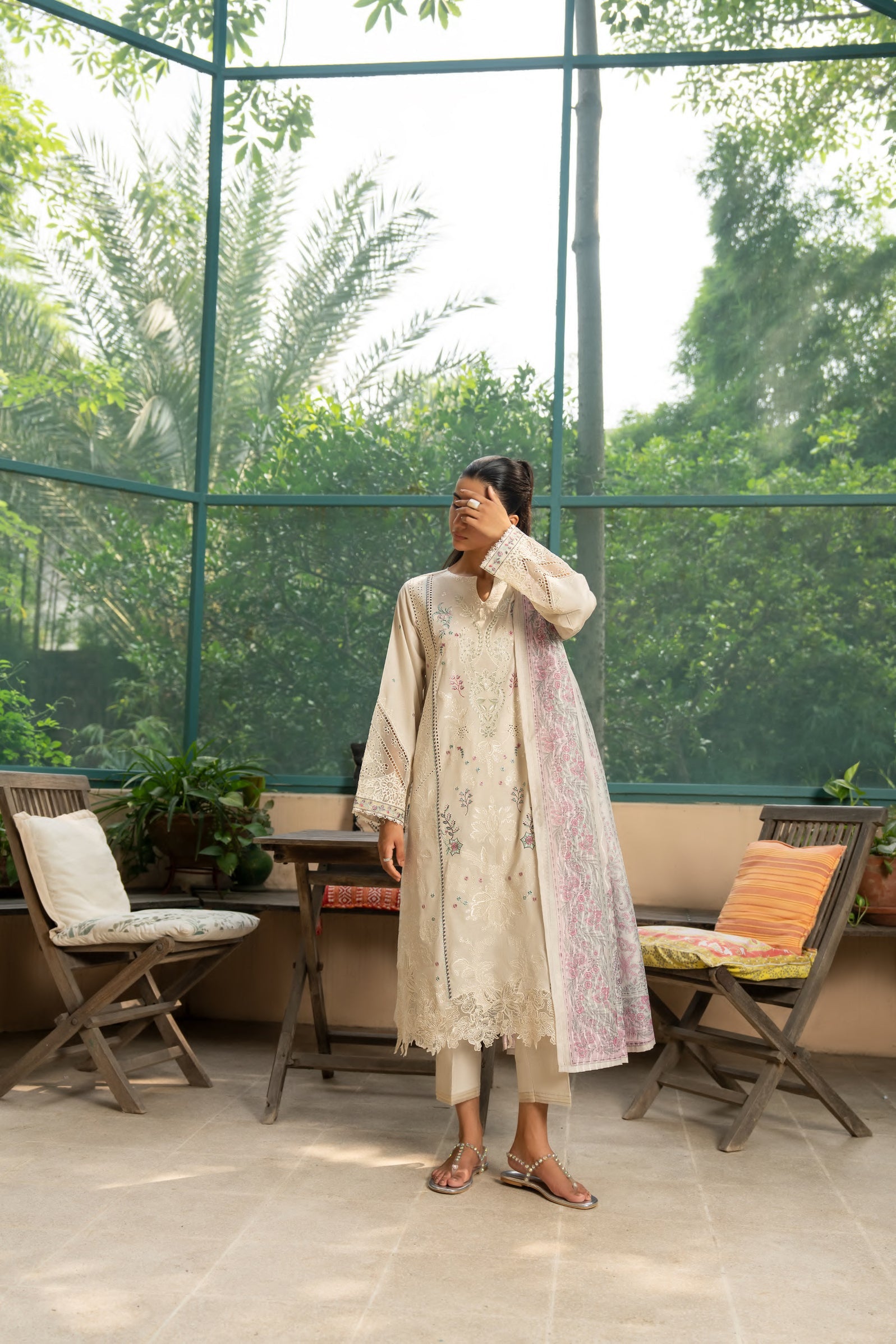 Casual Lite - Beige-toned