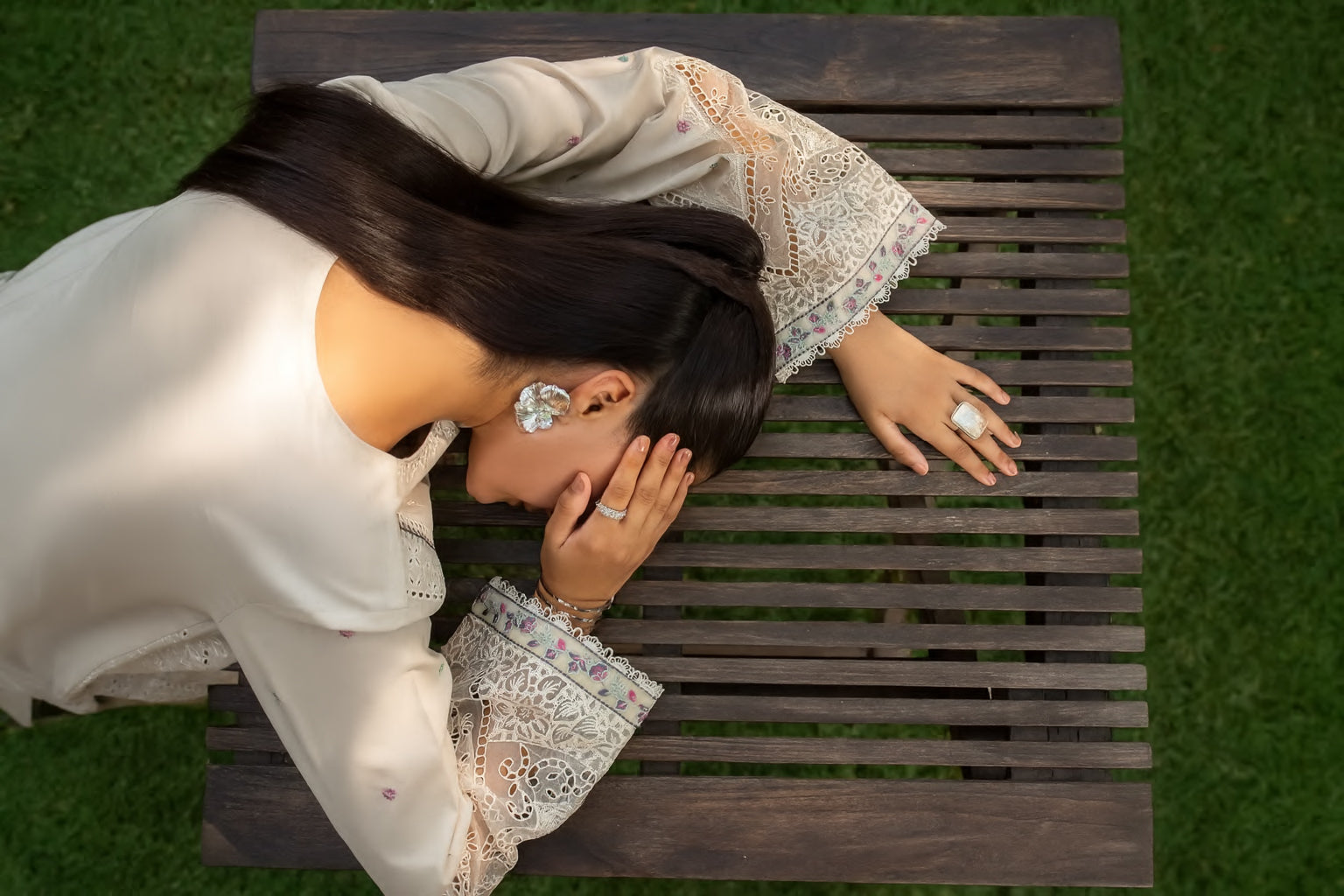 Casual Lite - Beige-toned